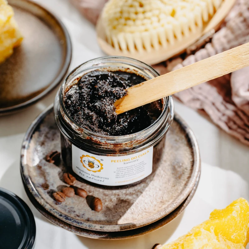 pol_pl_Kawowy-peeling-do-ciala-z-woskiem-pszczelim-865_5.webp