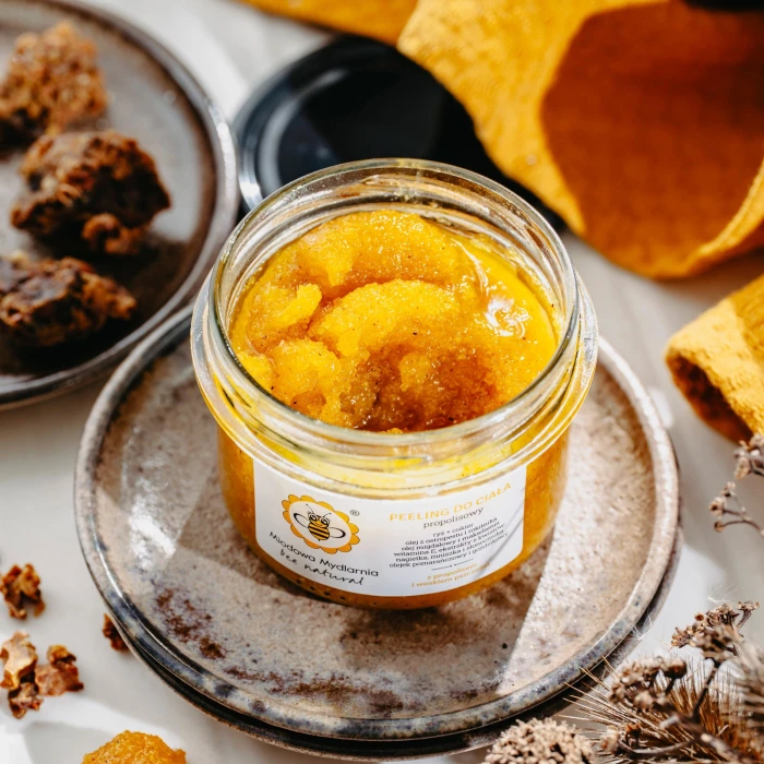 pol_pl_Propolisowy-peeling-do-ciala-830_2.webp