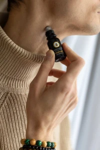 pol_pl_Burgund-perfumy-roll-on-1123_4.webp