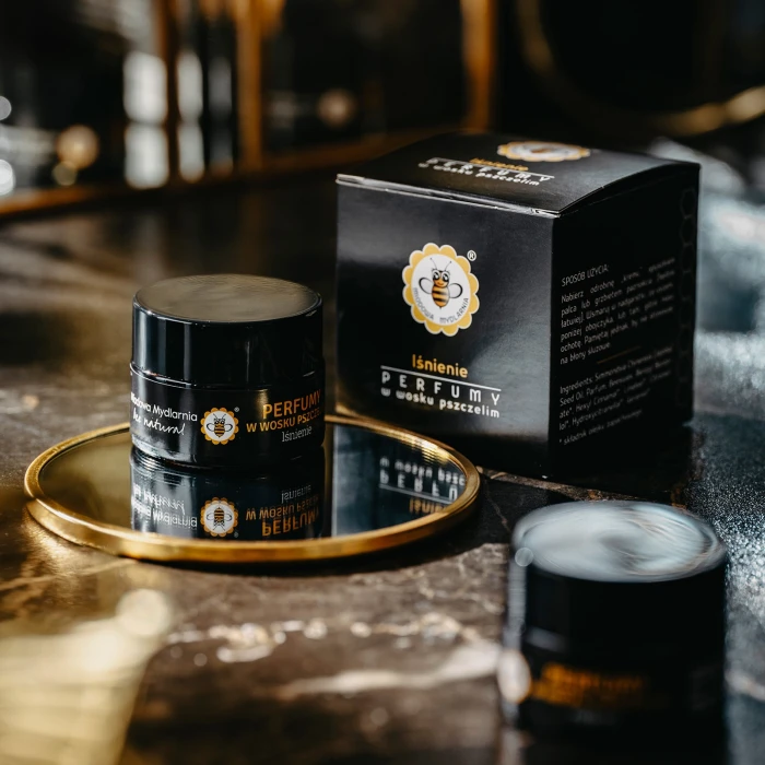 pol_pl_Lsnienie-perfumy-w-wosku-pszczelim-981_1.webp