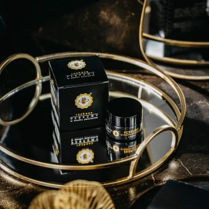 pol_pl_Rozkosz-perfumy-w-wosku-pszczelim-789_1.webp