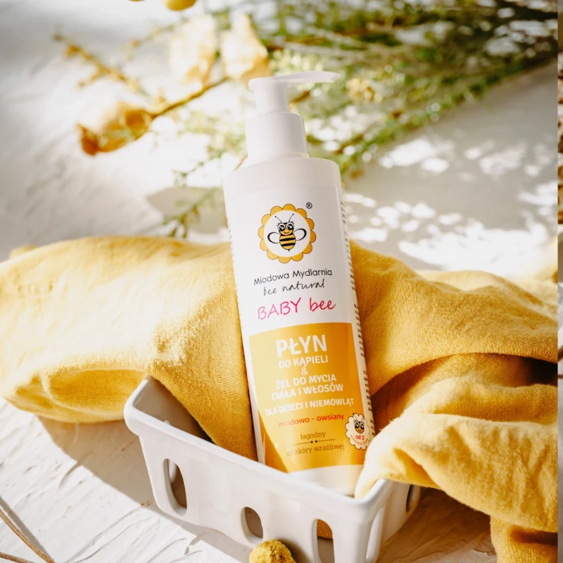 pol_pl_Plyn-do-kapieli-zel-do-mycia-ciala-i-wlosow-dla-dzieci-i-niemowlat-MIODOWO-OWSIANY-1235_3.webp